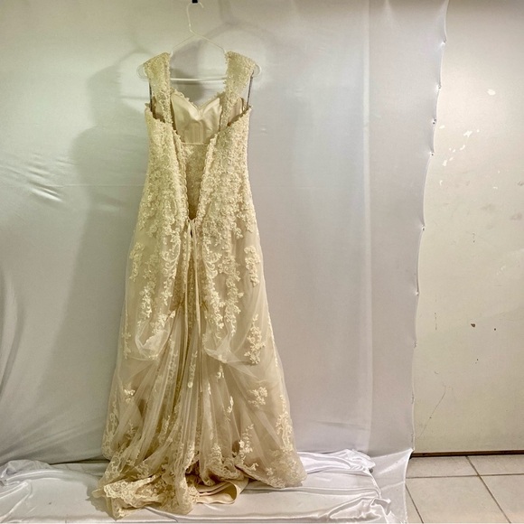 Maggie Sottero Couture Women's 8 Cream Wedding Dress - Picture 2 of 7